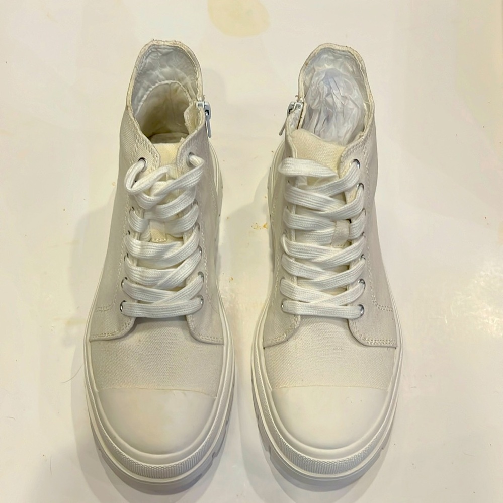 White Platform Shoes Size 9 UNR8ED